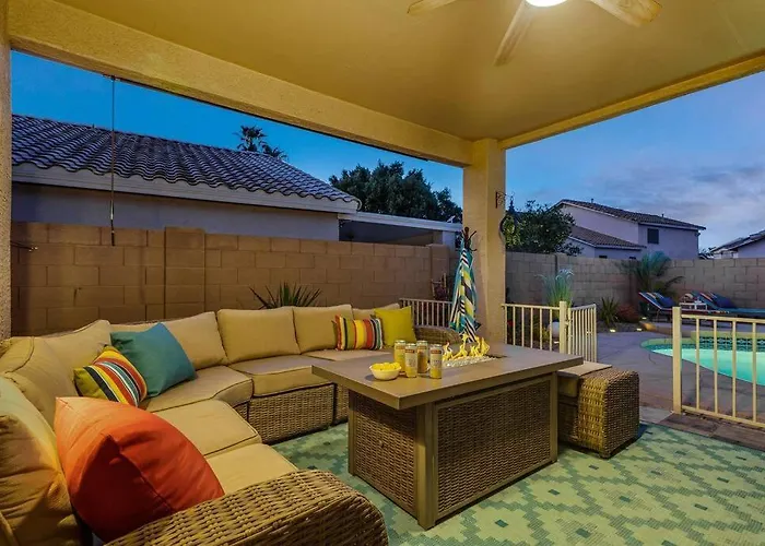 Heatable Pool Outdoor Oasis Amenities Bbq Gilbert